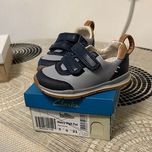 NEW Clarks Halcy High Fst Kids Blue and Gray Shoes (UK 5, US 6)